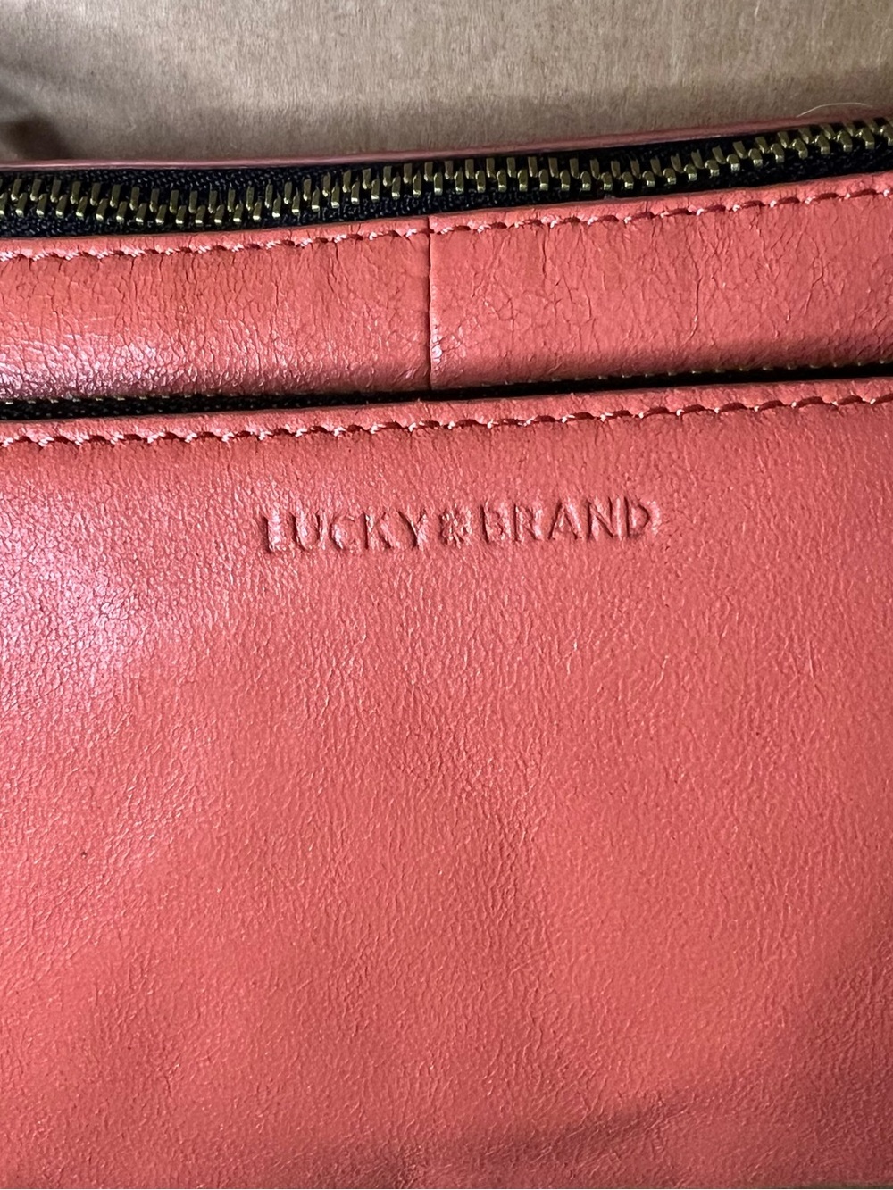 NEW Lucky Brand Coral Leather Crossbody Bag with Adjustable Strap - Picture 2 of 6